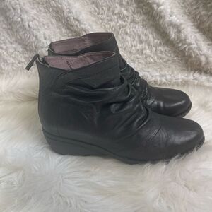 Dansko leather Black ankle wedge boots back Zipper EUR SZ 40 US SZ 9.5